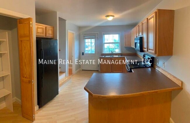 Building Photo - 10 River Village Dr