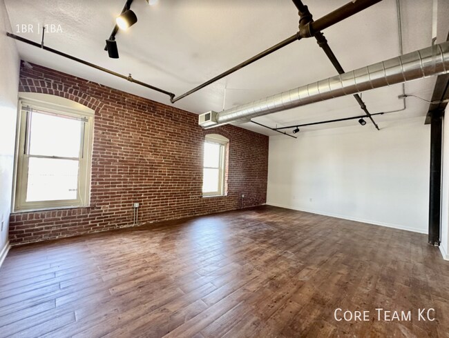 Building Photo - 204 Walnut St