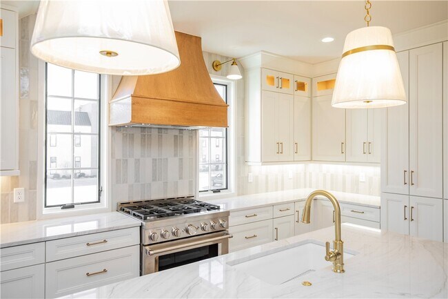 Foto del edificio - 4111 S Champions Dr