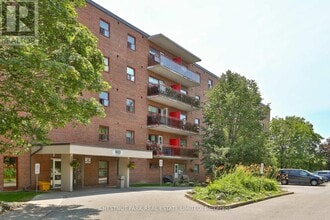Building Photo - 900 Glen St