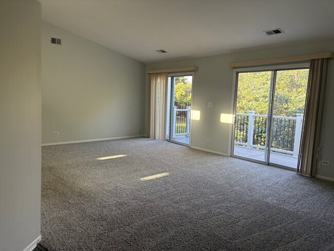 Foto del edificio - 1521 Commodore Ct