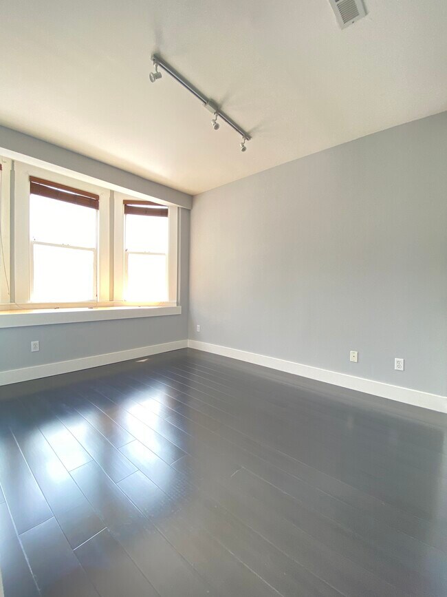 Building Photo - 1556 Howard St