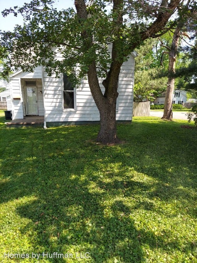 Primary Photo - 2 br, 1 bath House - 1800 E. Division Street