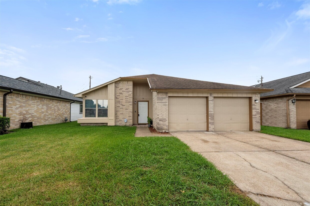 Foto principal - 10954 Pigeonwood Dr