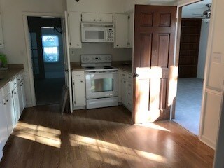 Building Photo - 4325 Simsbury Rd