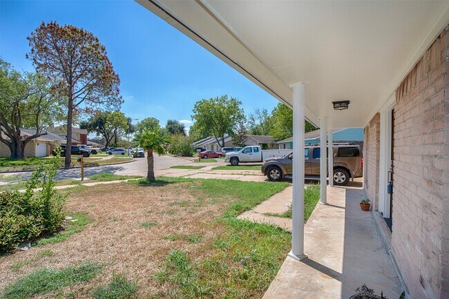 Building Photo - 8903 Kirkmont Dr