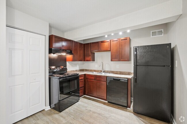 Apartamento remodelado en B2, 2 habitaciones, 1.5 baños - 860 pies cuadrados - Cocina - Somerset Apartments