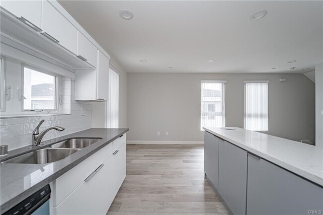 Building Photo - 6926 Morella Ave