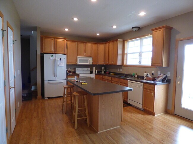Foto del edificio - 3 bedroom town home