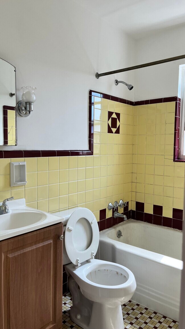 Foto del edificio - 3085 Glenmore Ave