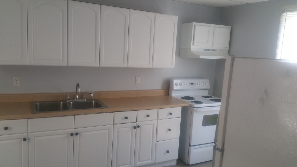 Kitchen - 21 S Spray Ave