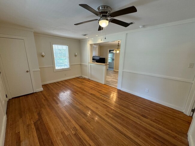 Building Photo - 2/2 Charming House in Garden Lakes $1,296