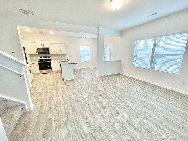 Foto del edificio - Don't miss out! Paired Home minutes from I-77 and I-40 Tour today!