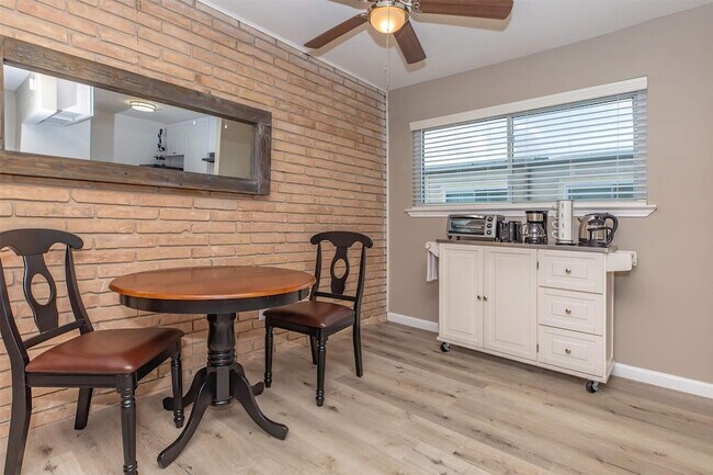 Foto del edificio - 9707 Timberside Dr