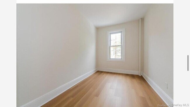 Foto del edificio - 959 Van Nest Ave