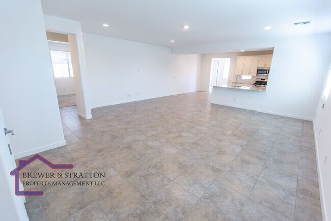 Building Photo - 3847 S 63rd Dr - 4BR, 3BA - S 63rd Ave/ W ...