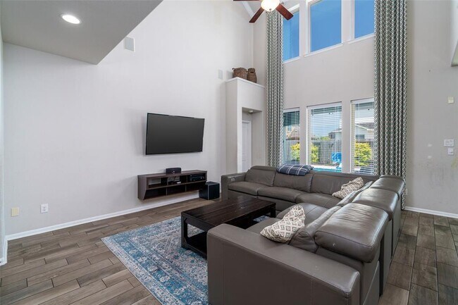 Foto del edificio - 219 Denfield Ct