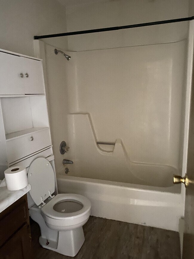 Building Photo - 2095 5th Ave