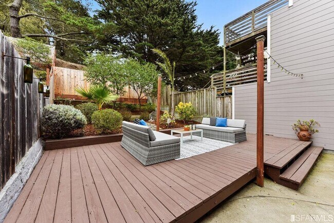 Building Photo - Beautifully Remodeled Excelsior Home