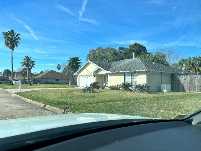 Building Photo - 5010 Chinquapin Ln