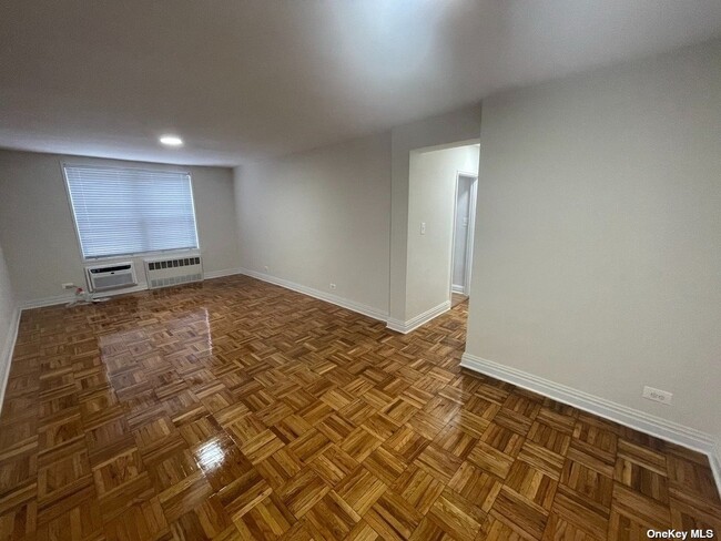 Foto del edificio - 102-30 67th Ave