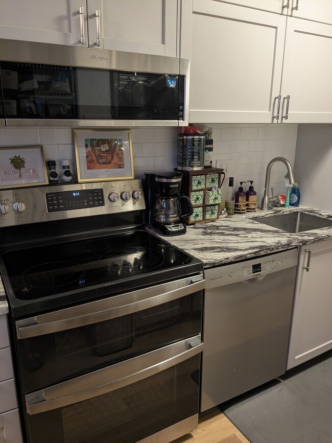 kitchen - 626 Jasper St
