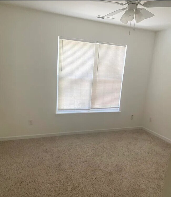 Foto del edificio - 136 Blue Crest Ln