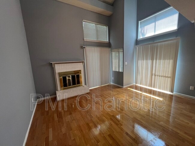 Building Photo - 8087 Charter Oak Ln