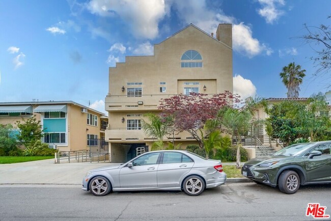 Building Photo - 1034 S Shenandoah St