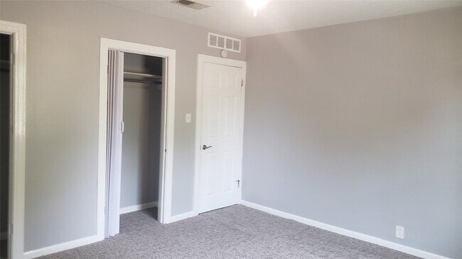 Foto del edificio - 7715 Glover St