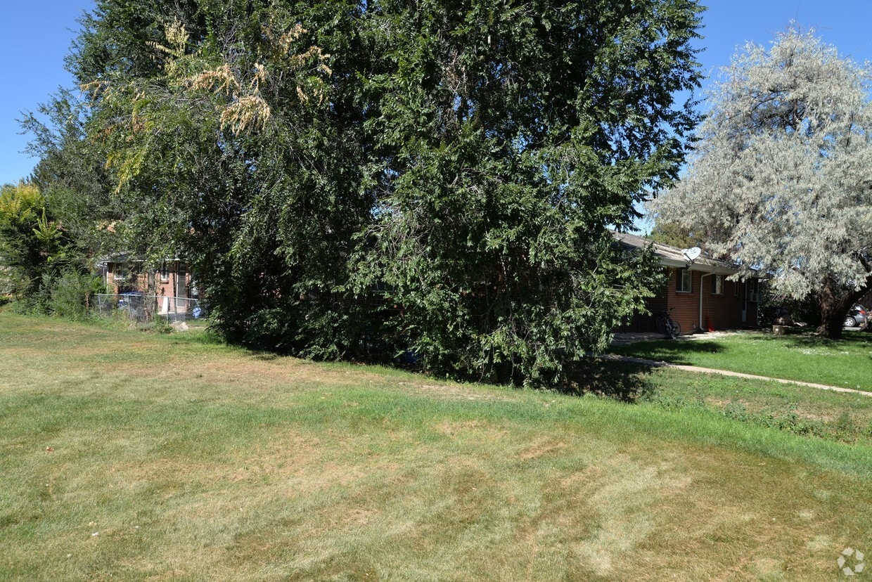 Building Photo - 301 14th Pl