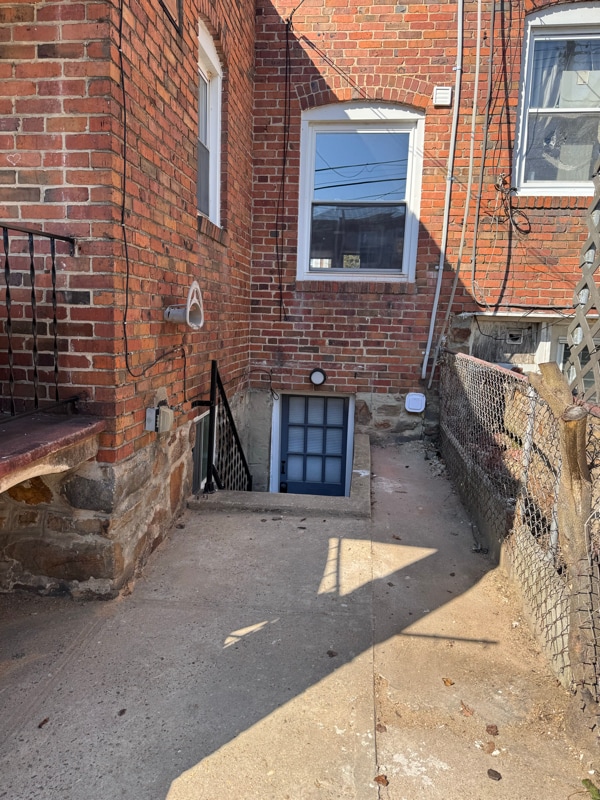 Building Photo - 1315 W 37th St