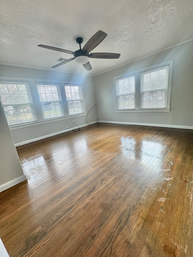 Building Photo - 702 Marion St