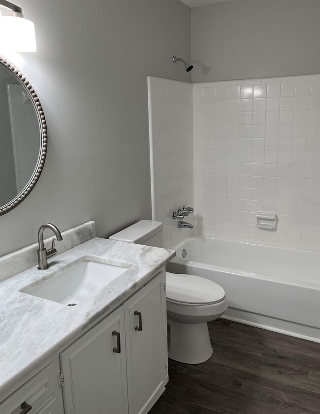 Building Photo - 121 Kenton Dr