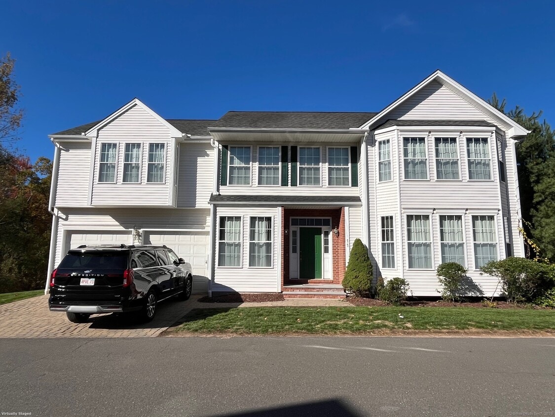 Primary Photo - 11 Cobble Ct