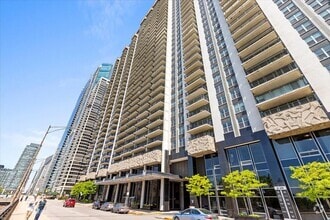 Building Photo - 400 E Randolph St