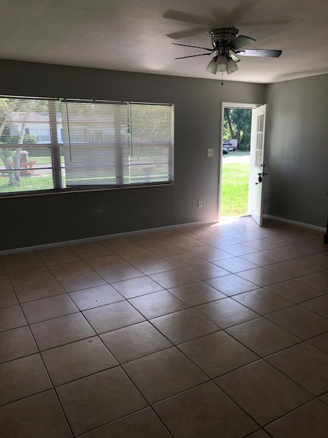 Building Photo - 743 Wisteria Ave