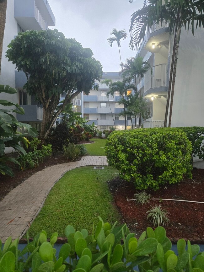 Foto del edificio - 1801 S Treasure Dr