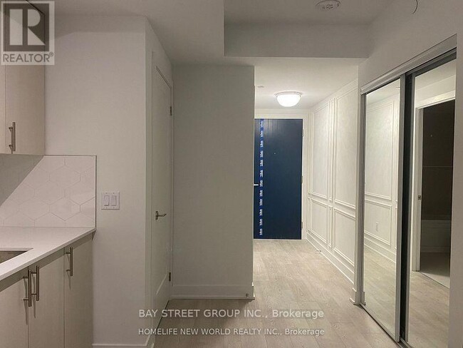 Building Photo - 2515 Simcoe St N