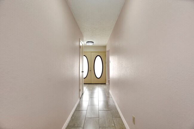 Foto del edificio - 15927 Wingdale Dr