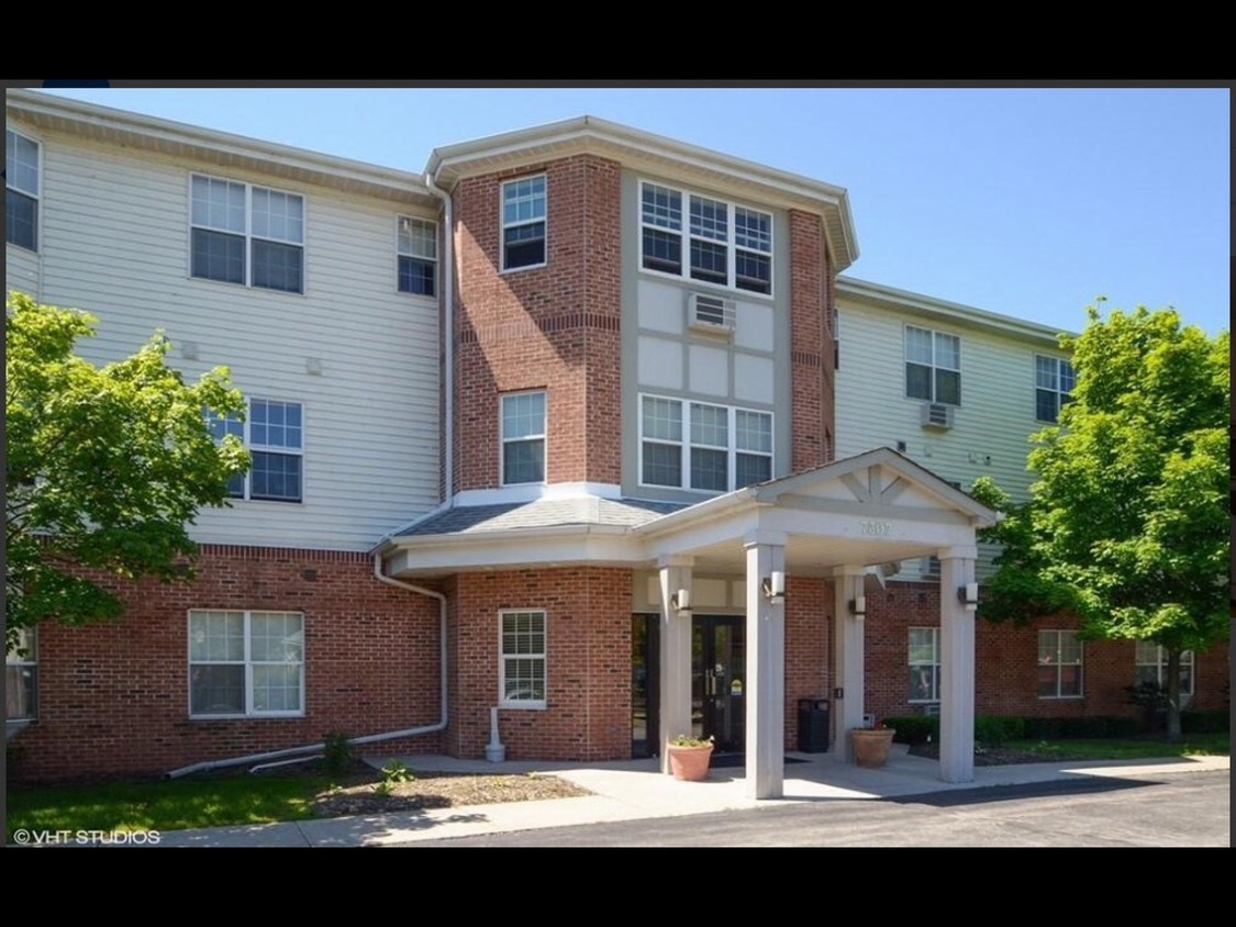 Primary Photo - 7307 N Port Washington Rd