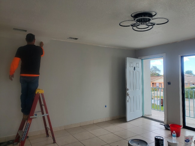 Building Photo - 1551 W 43rd Pl