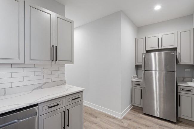 Foto del edificio - 7626 N Eastlake Terrace