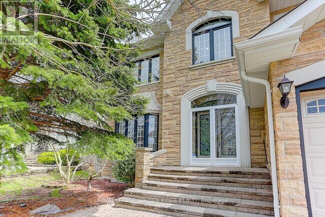 Building Photo - 11 Hillsborough Ct