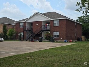 Building Photo - 2200 Katy Ln