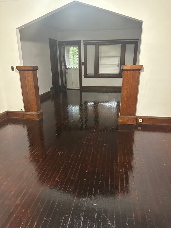 Building Photo - NO DEPOSIT East Cleveland Downstairs