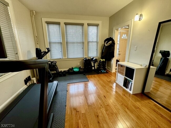 Building Photo - 10 Willowdale Ave