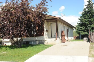 Building Photo - 7105 93 St