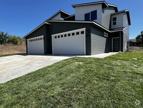 Building Photo - 1808 N Coach Ln