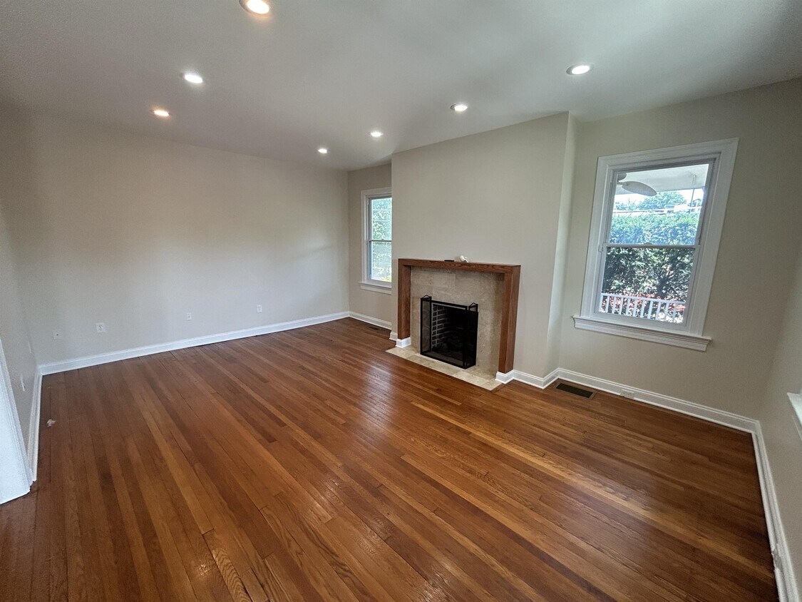 Foto principal - 5420 Colorado Ave NW